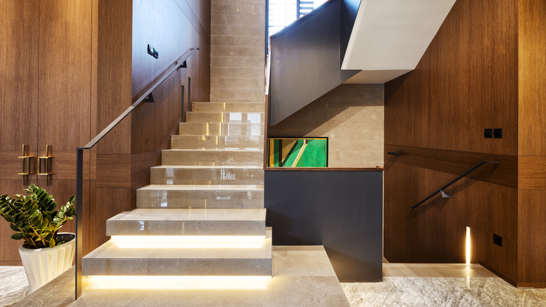 Decoration in modern staircase