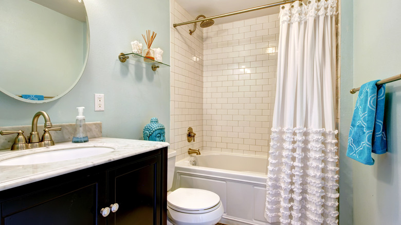 frilly shower curtain in bathroom