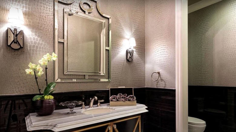 Snake skin wallpaper in bathroom