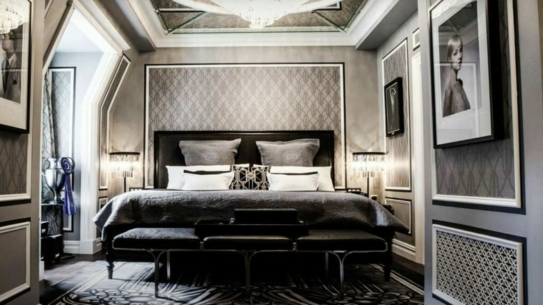 Bold Art Deco bedroom execution