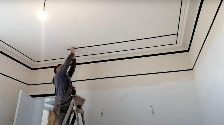 Black accent lines on a cream painted room