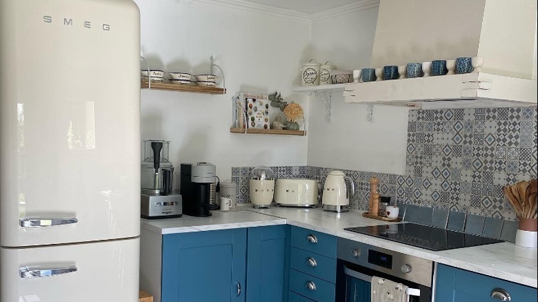 blue and white kitchen