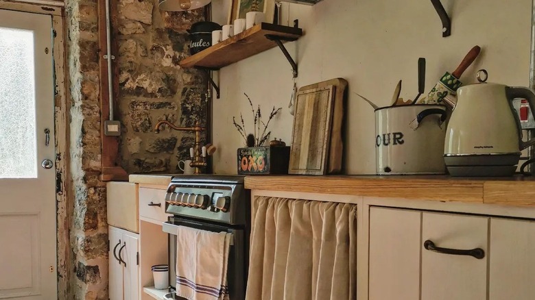 cozy cottage kitchen