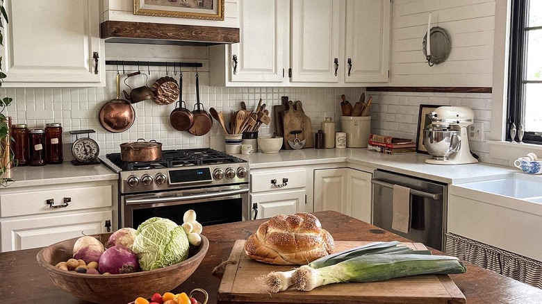 veggies on countertop