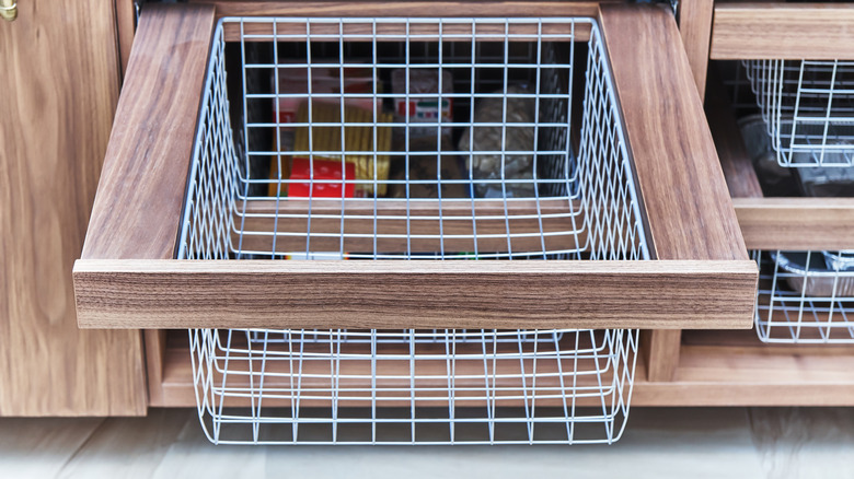 pull-out mesh storage basket