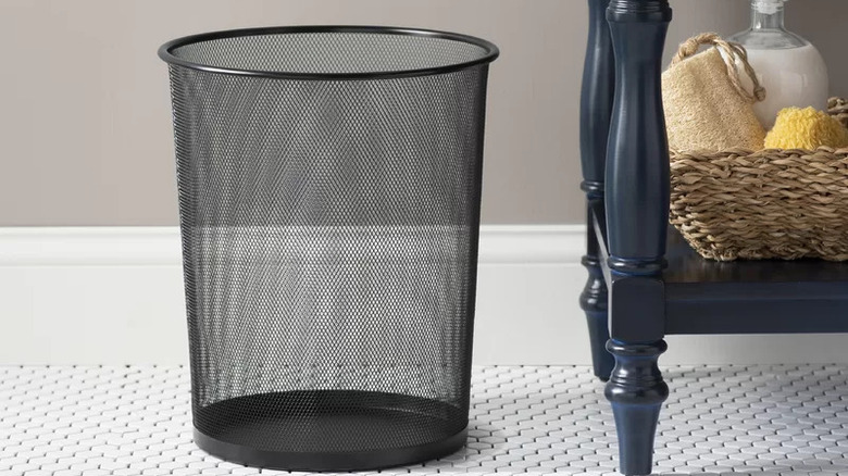 Mesh trashcan