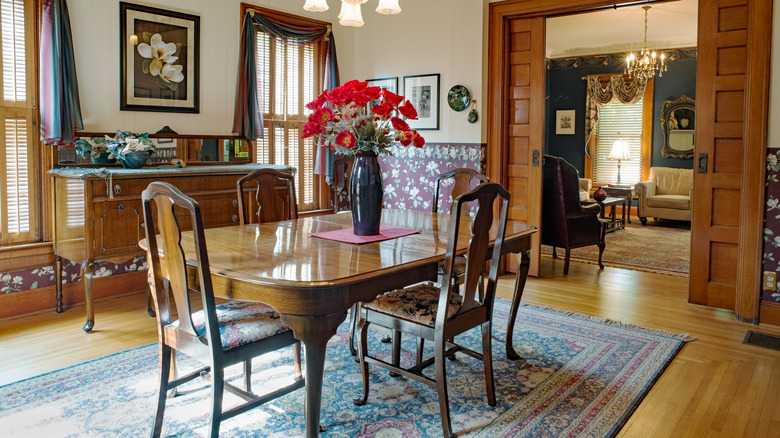 Victorian dining room and rug