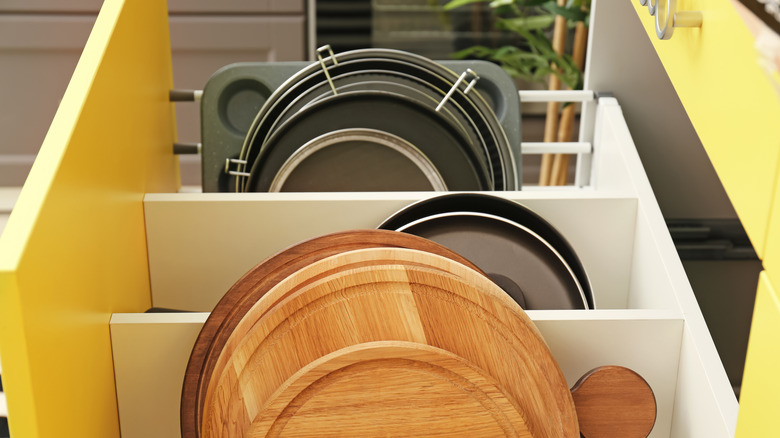 Kitchen drawer storage