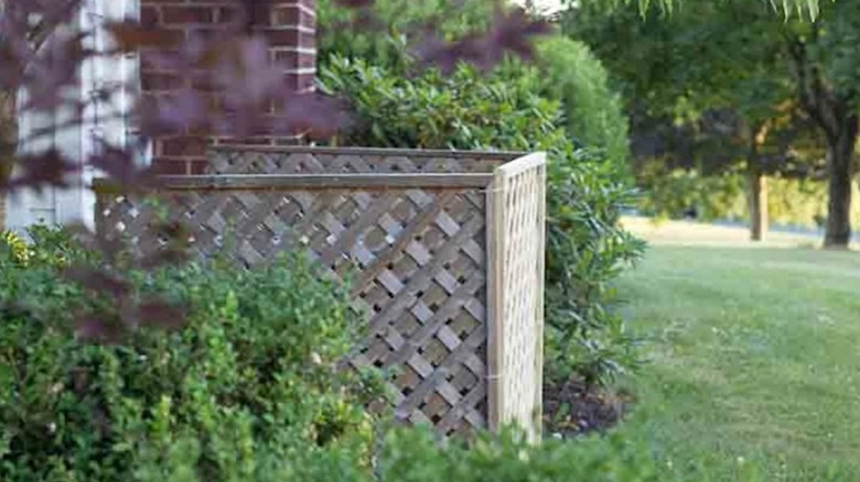 wood lattice screen