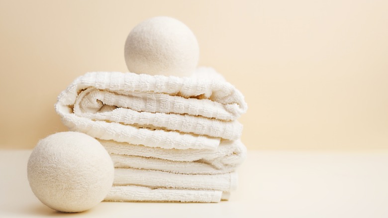 Wool laundry balls