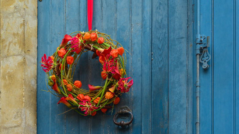 wreath hung with ribbon