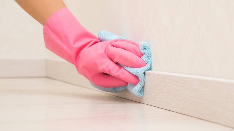 cleaning baseboard