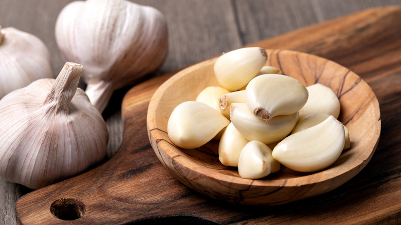 Garlic cloves in wood bowl