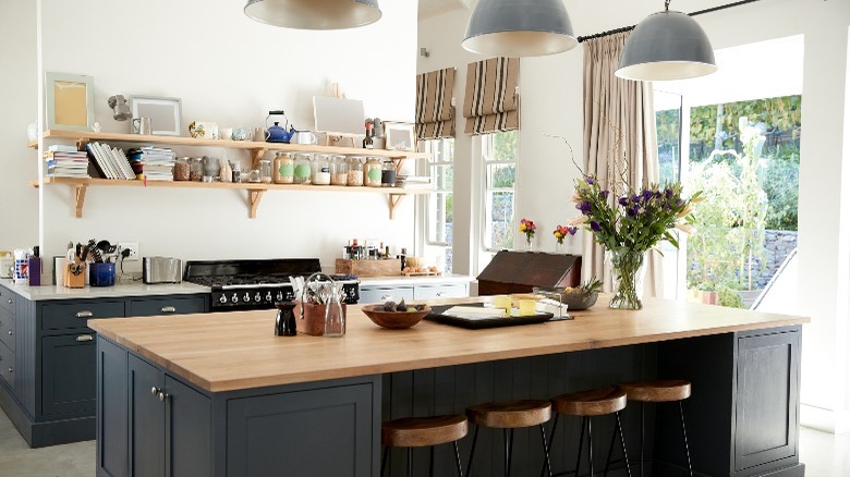 open shelving in farmhouese kitchen