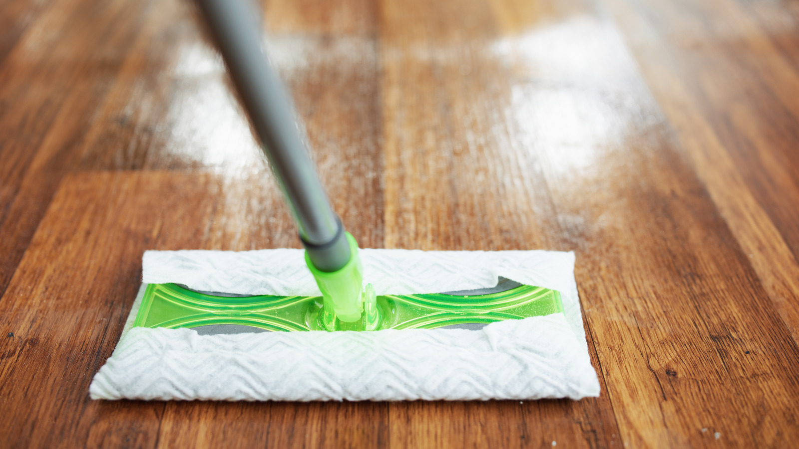 5-mistakes-everyone-makes-when-cleaning-their-hardwood-floors