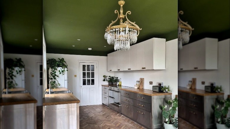 Green ceiling in kitchen