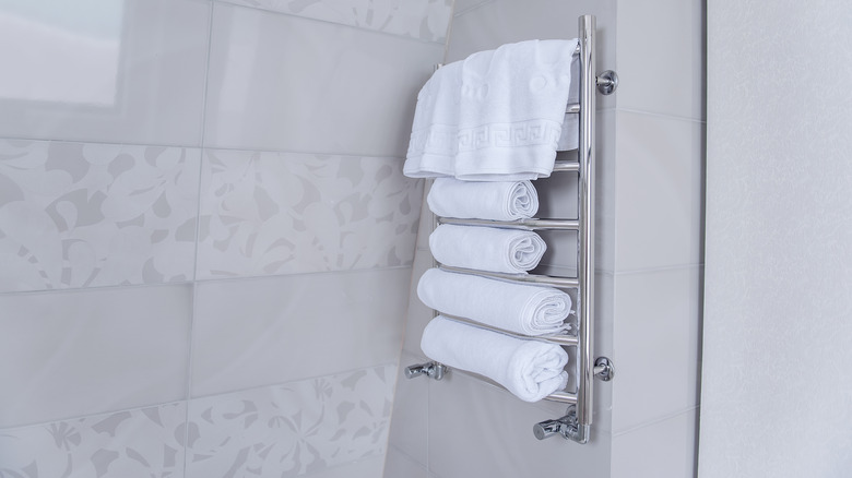 Metal towel warmer