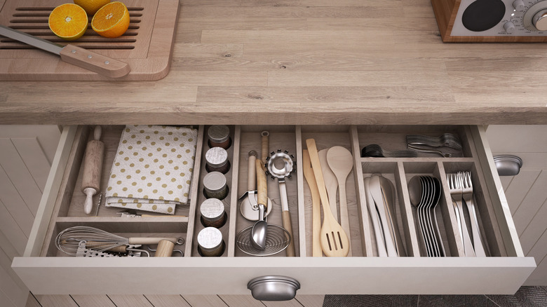 Kitchen drawer with organizer