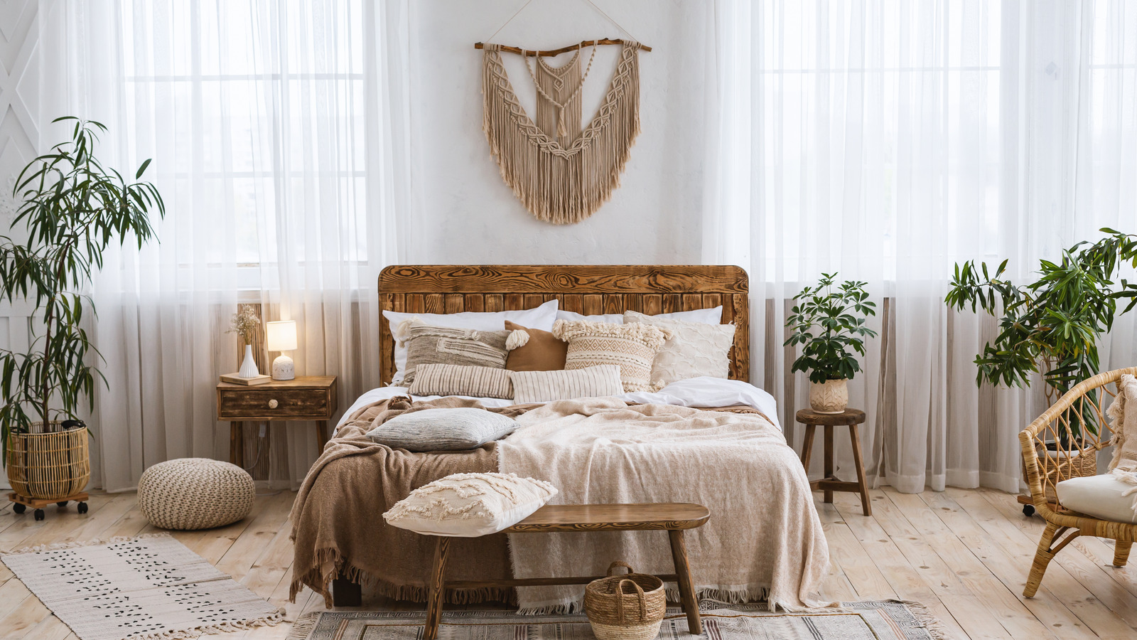 5-things-that-are-making-your-bedroom-look-messy