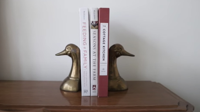 Duck statue bookends