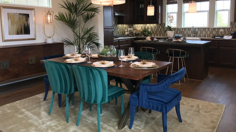 Dining room with velvet chairs