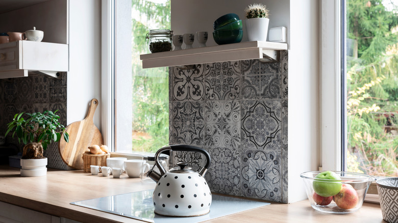 Patterned kitchen wall