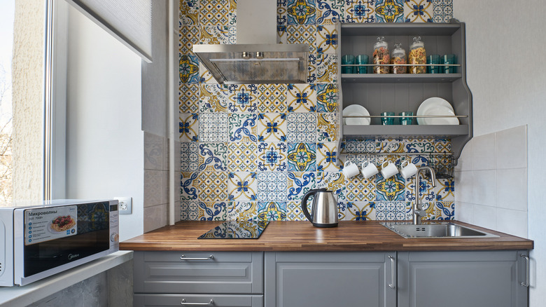 kitchen with patterned backsplash