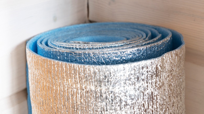 Foil insulation roll