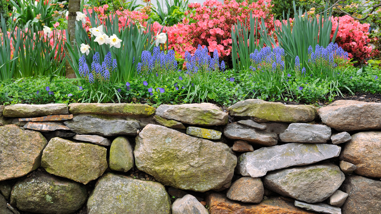 Natural stone retaining wall