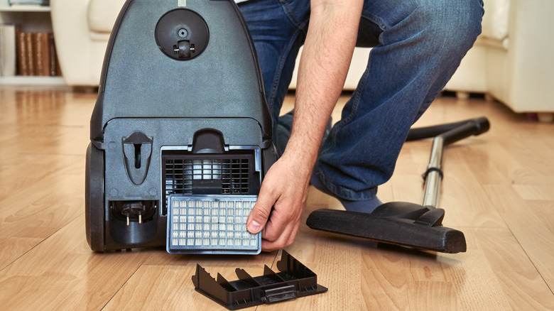 Replacing vacuum cleaner filter