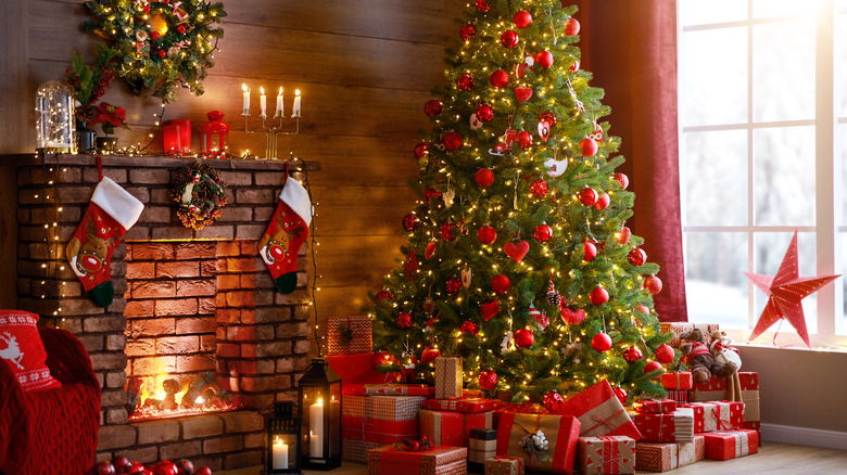 Christmas tree with red decorations