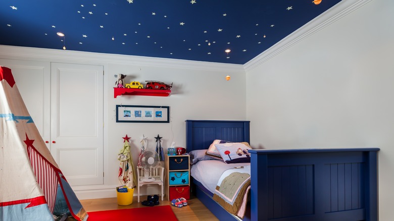 blue ceiling in space bedroom