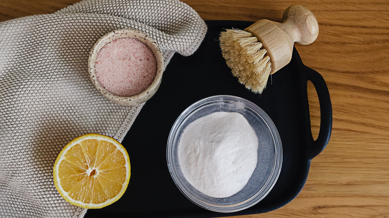 borax on table with lemon