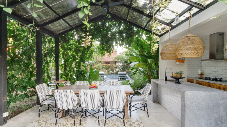 outdoor patio with kitchen