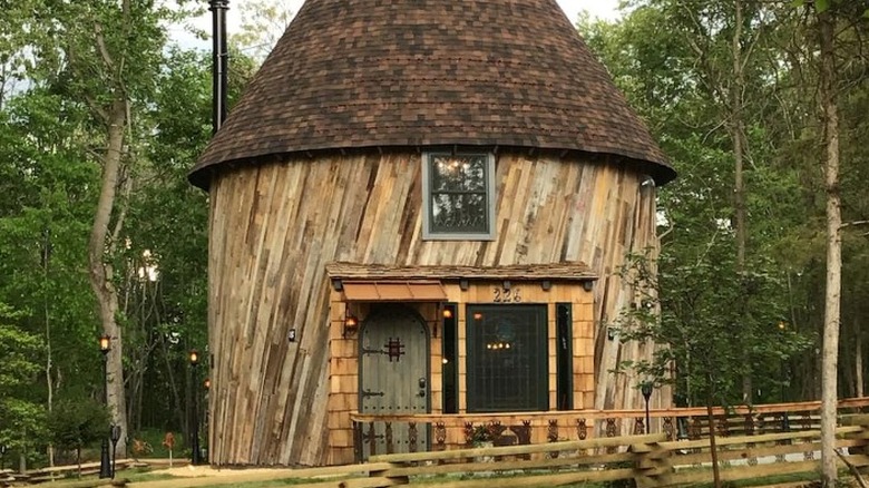 tiny hobbit house in Virginia