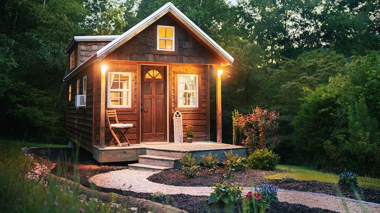 tiny Tennessee country house