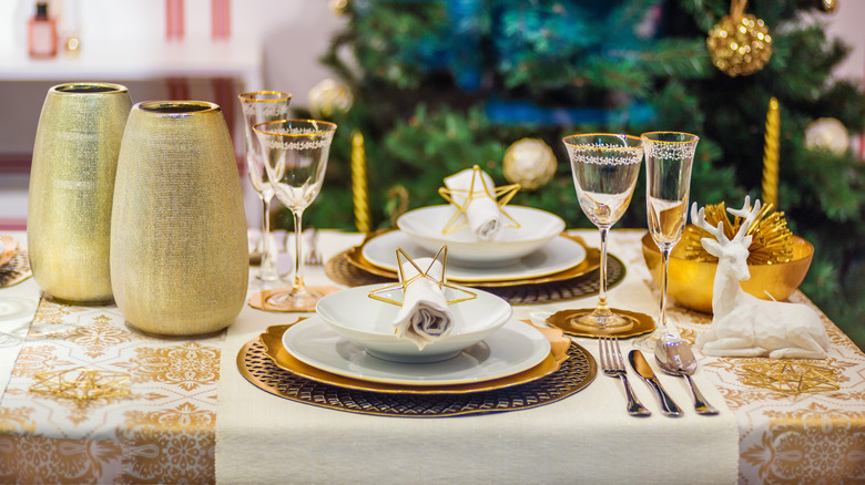 gold and white table decorations 