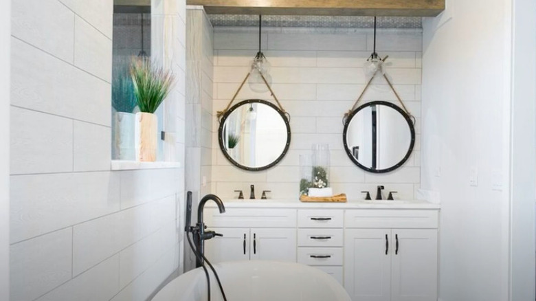 Coastal style bathroom