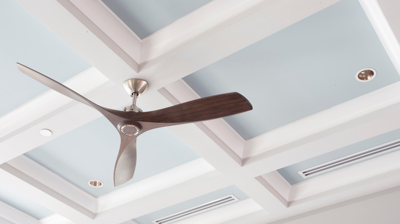 Propeller ceiling fan