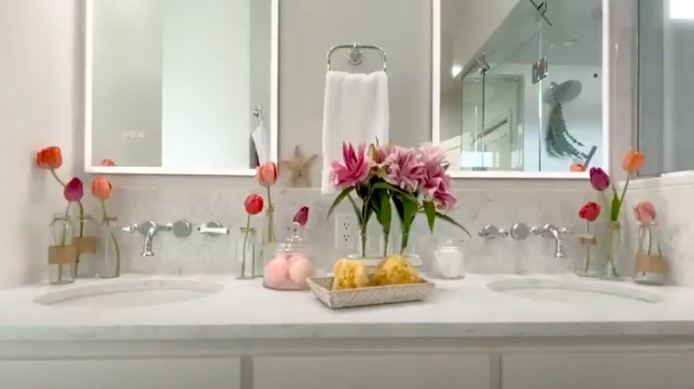 White bathroom with pink flowers