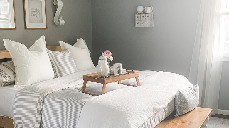 Cottage chic bedroom