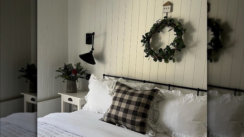 Cabin-chic farmhouse bed