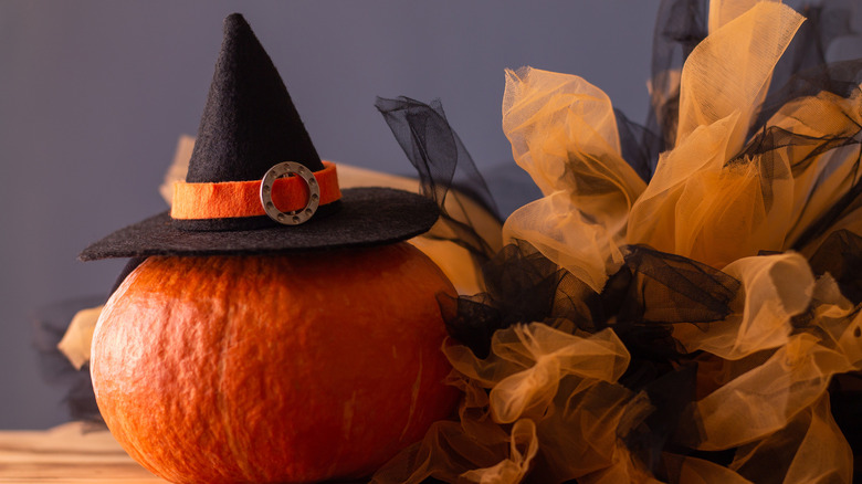 witch hat pumpkin