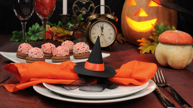 witch hat napkin ring 