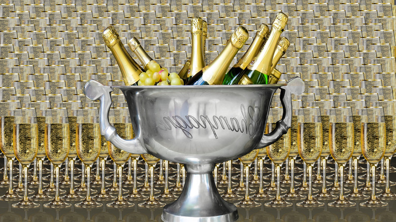 Trophy cup champagne cooler of champagnes