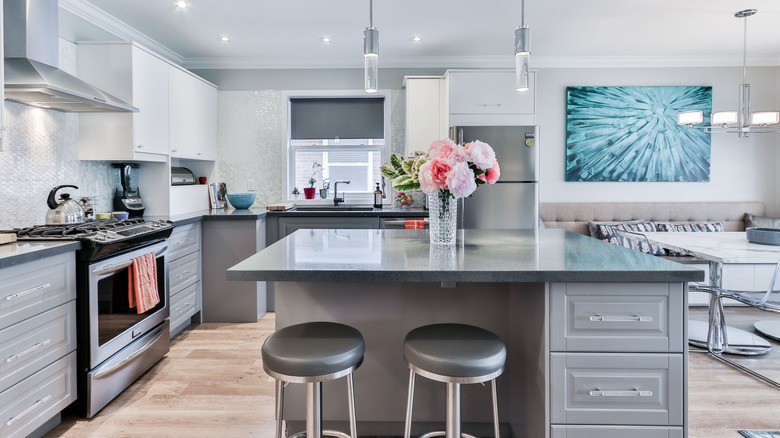 Kitchen island with drawers