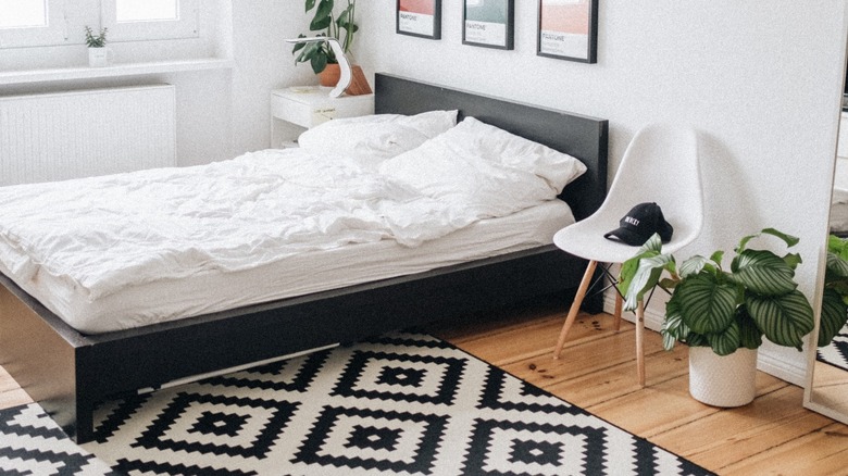 black and white minimalist bedroom 