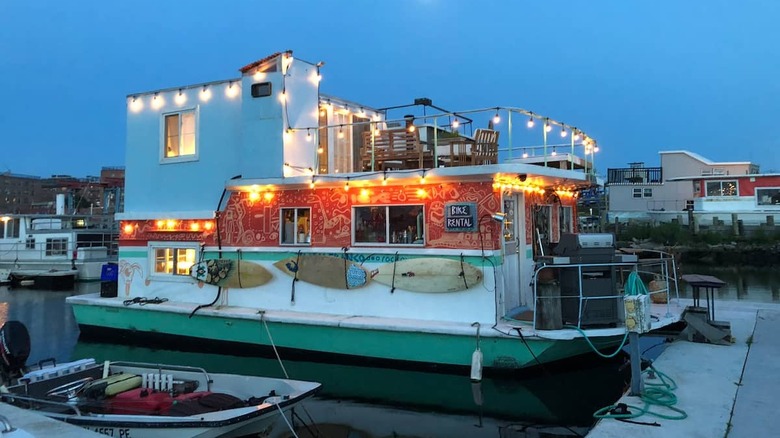 houseboat in Queens Airbnb 