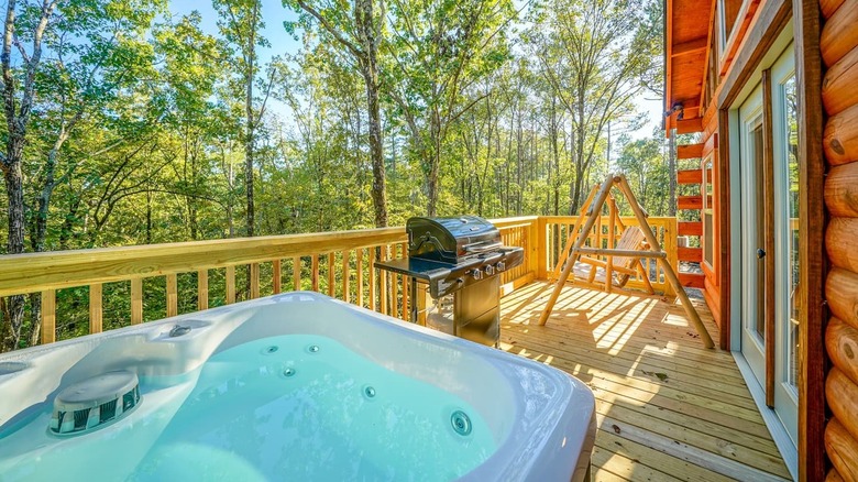Whispering Pines Treehouse Airbnb 