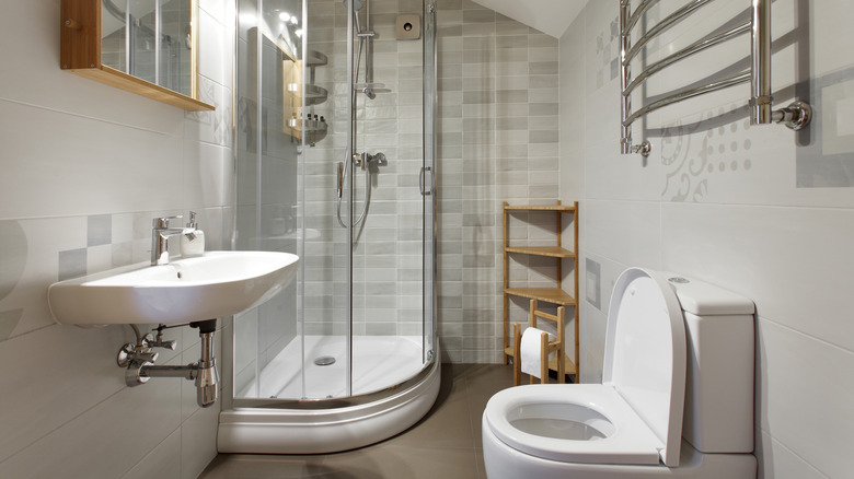 Small bathroom with curved fixtures